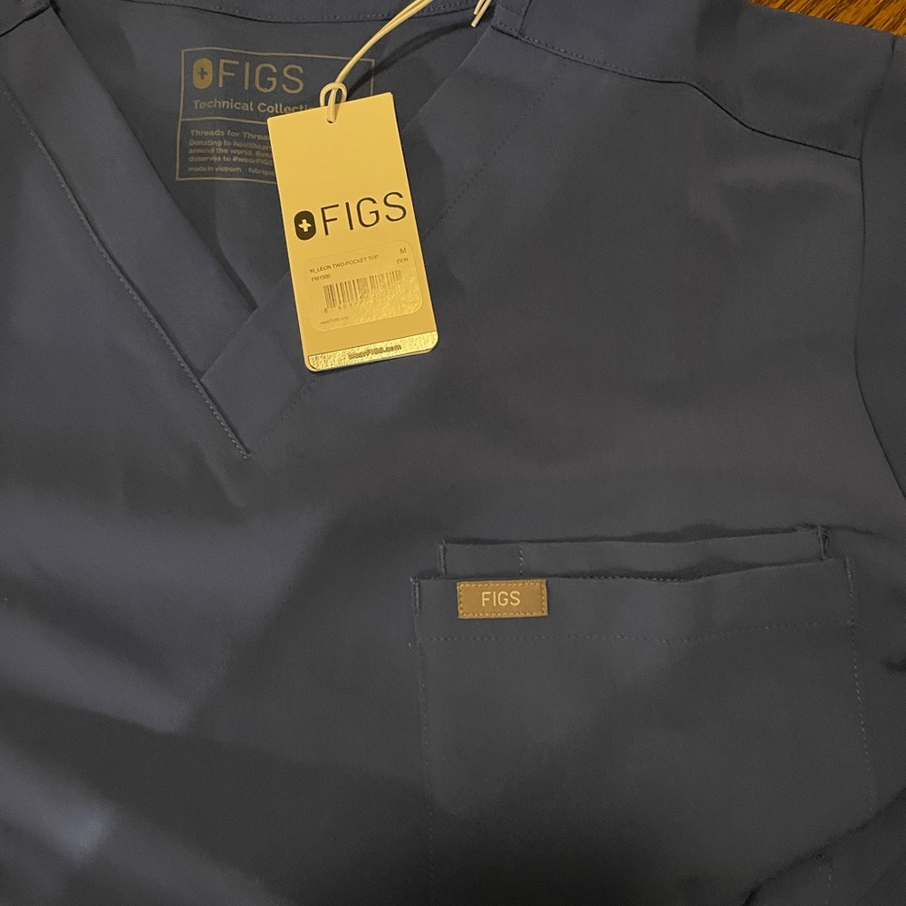 Figs Leon two pocket scrub top